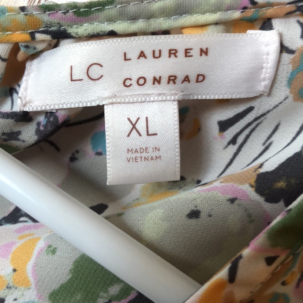 Floral professional blouse - Picture 3 of 5